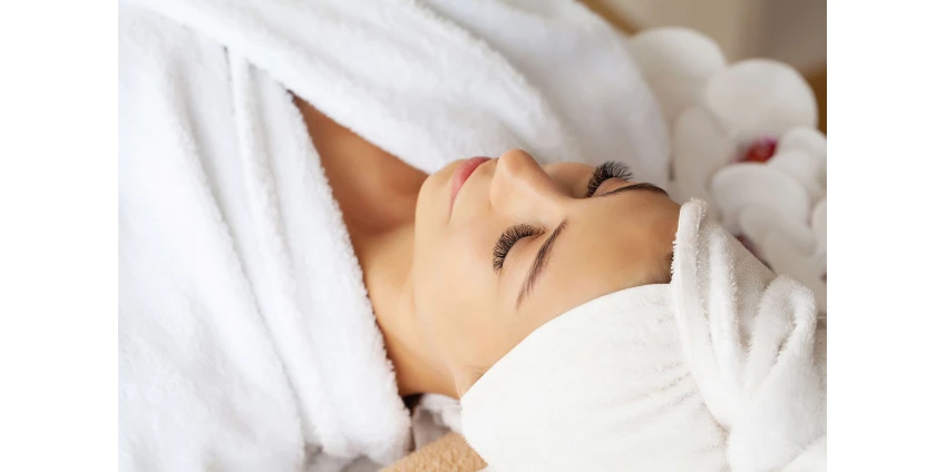 Světelná terapie a vysokofrekvenční technologie: nutnost pro váš kosmetický salon