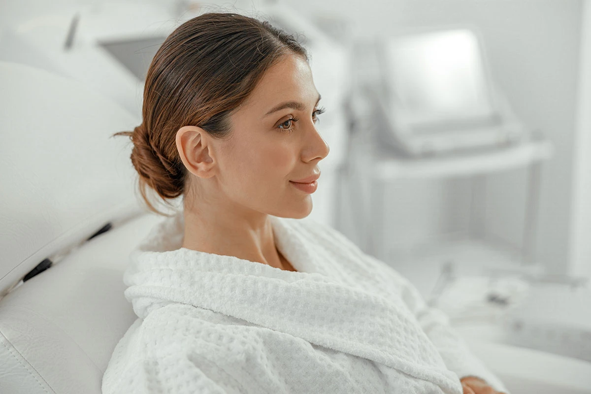 Světelná terapie a vysokofrekvenční technologie: Moderní péče o pokožku