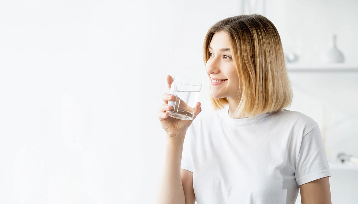 Důležitost hydratace a správné výživy před přístrojovými procedurami